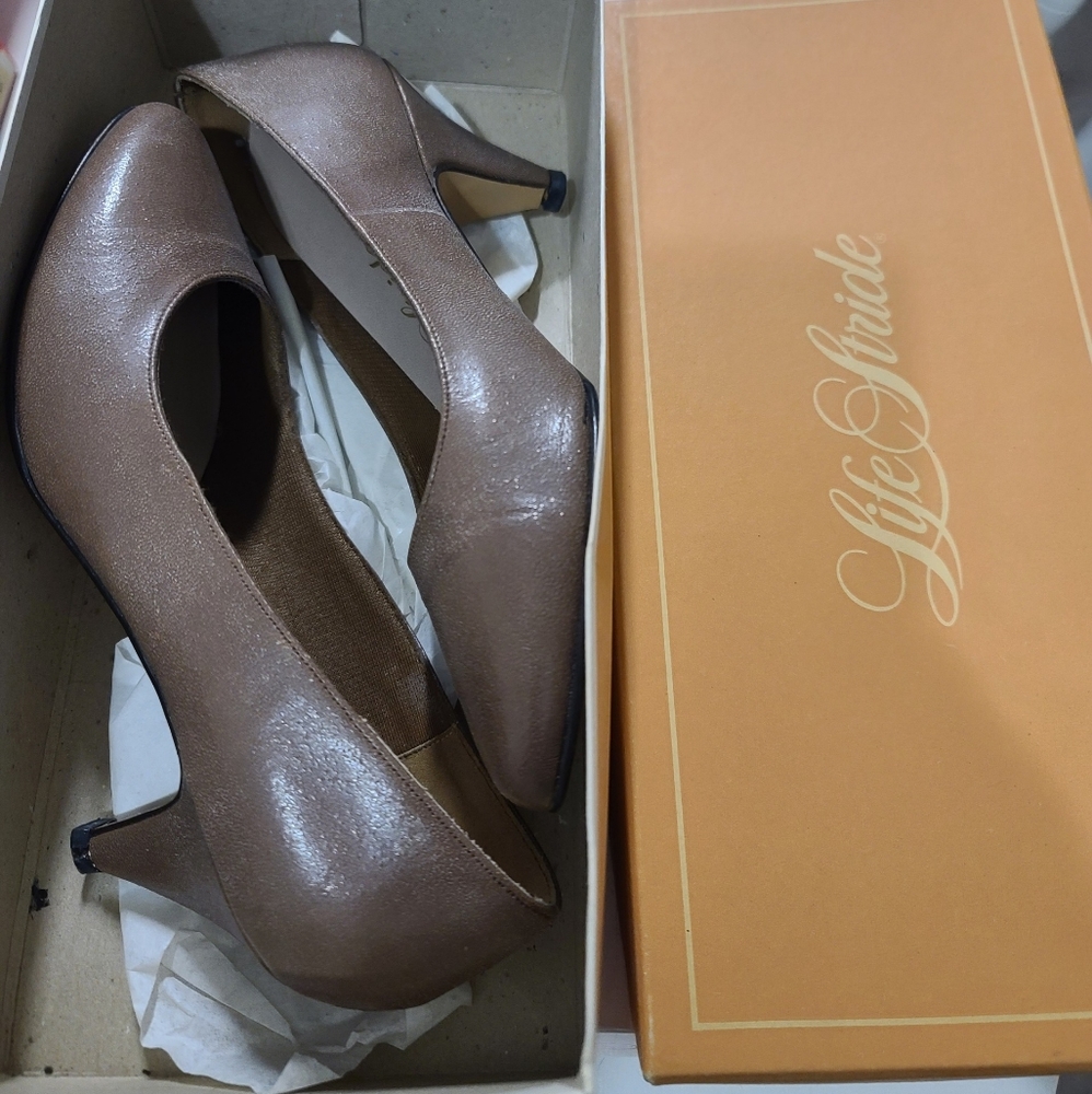Life Style 6.5 Taupe Heels